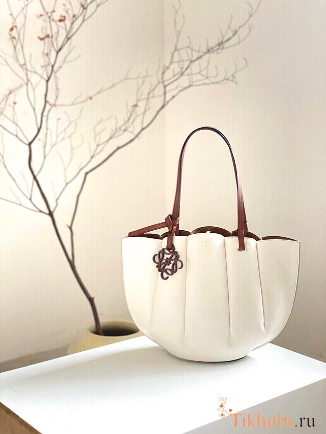 Loewe Shell Small Leather Tote White 33x25x15cm - 1