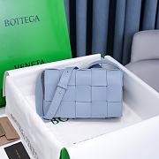 Bottega Veneta Intrecciato Leather Crossbody Bag In Blue 23x15x5cm - 1