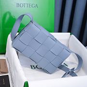 Bottega Veneta Intrecciato Leather Crossbody Bag In Blue 23x15x5cm - 5