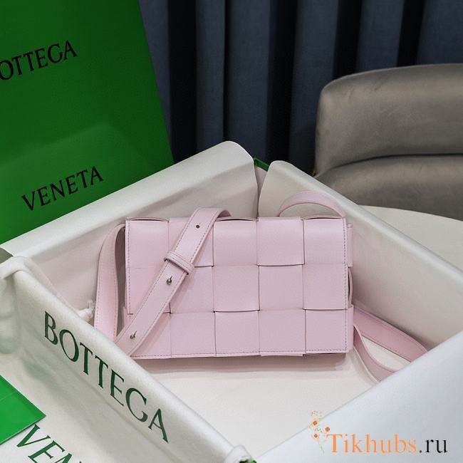 Bottega Veneta Intrecciato Leather Crossbody Bag In Light Pink 23x15x5cm - 1