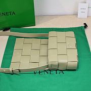 Bottega Veneta Intrecciato Leather Crossbody Bag In Green 23x15x5cm - 6