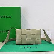 Bottega Veneta Intrecciato Leather Crossbody Bag In Green 23x15x5cm - 4