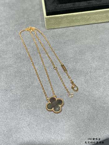 Van Cleef & ArPels Necklace 01