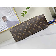 Louis Vuitton LV Cosmetic GM Pouch 27 x 18 x 9 cm - 4