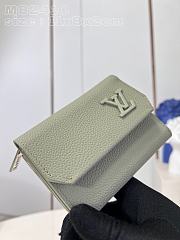 Louis Vuitton LV Slender Pilot Green 11 x 8.5 x 2 cm - 2