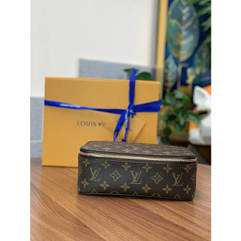 Louis Vuitton LV Packing Cube MM 24 x 8 x 17 cm