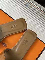 Hermes Oran Patent Brown Slipper - 5