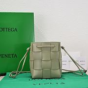 Bottega Veneta Cassette Cross-Body Bucket Green Bag 19x14x13cm - 1