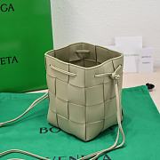 Bottega Veneta Cassette Cross-Body Bucket Green Bag 19x14x13cm - 2