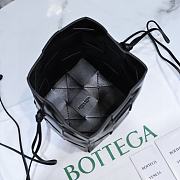 Bottega Veneta Cassette Cross-Body Bucket Black Bag 19x14x13cm - 2