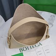 Bottega Veneta Cradle Medium Bag Beige 30x23x16cm - 4