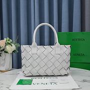 Bottega Veneta Cabat White Small Intrecciato Tote Bag 33x23x12cm - 1