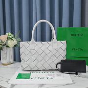 Bottega Veneta Cabat White Small Intrecciato Tote Bag 33x23x12cm - 5