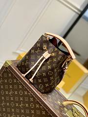 Louis Vuitton LV Neonoé BB Bag Monogram 20 x 20 x 13 cm - 1