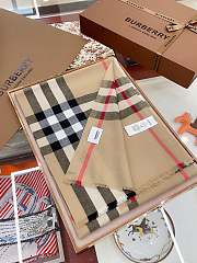 Burberry Vintage Check Pattern Cape 220x70cm - 2