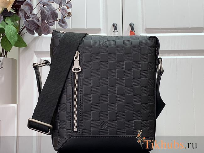 Louis Vuitton LV Discovery Messenger 21x6x24.5cm - 1