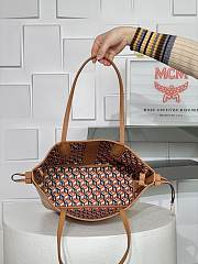 MCM Reversible Liz Shopper In Visetos Cognac 29x14x25cm - 4