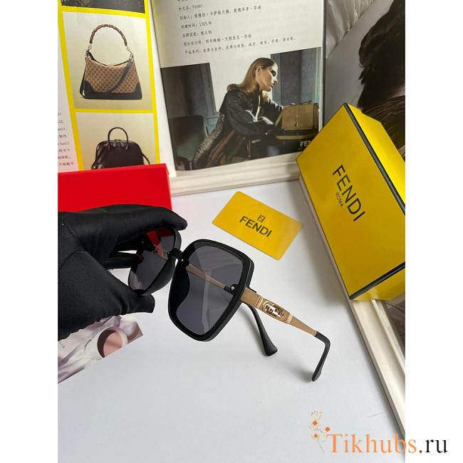 Fendi Sunglasses With Brown Frame - 1