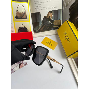 Fendi Sunglasses With Brown Frame