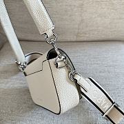 Marc Jacobs Turnlock Crossbody in White 24x14x5cm - 6