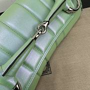 Gucci Horsebit Chain Medium Shoulder Bag Green Iridescent 38x15x16cm - 2