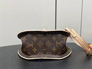 Louis Vuitton LV Around Me PM Bag 22.5 x 21 x 7 cm - 5