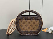 Louis Vuitton LV Around Me PM Bag 22.5 x 21 x 7 cm - 3