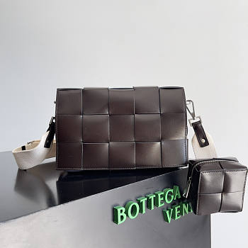 Bottega Veneta Cassette Bag Brown 26x16x6.5cm