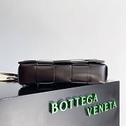 Bottega Veneta Cassette Bag Brown 26x16x6.5cm - 2