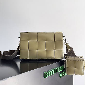 Bottega Veneta Cassette Bag Green 26x16x6.5cm