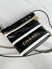 Chanel 22 Handbag Black White 20x19x6cm - 5