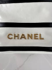 Chanel 22 Handbag White Black 20x19x6cm - 2