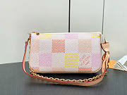 Louis Vuitton LV Pochette Accessoires Peach Pink 23.5 x 13.5 x 4 cm - 1