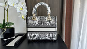 Dior Medium Lady D-Lite Bag White Black Soleil 24 x 20 x 11 cm - 4