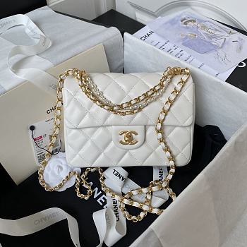 Chanel Flap Bag Lustrous Lambskin White Pearls 19.5x14.5x7.5cm