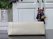 Louis Vuitton LV Dauphine Soft MM White 24 x 17 x 9 cm - 3