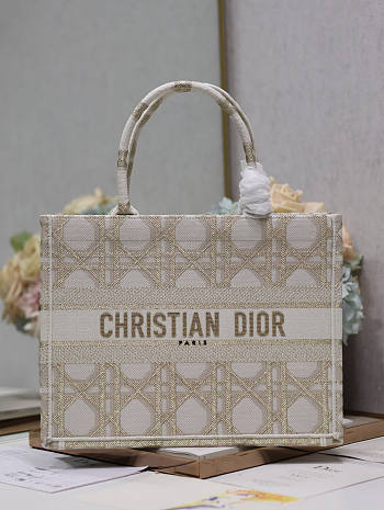 Dior Medium Book Tote White Gold Macrocannage 36 x 27.5 x 16.5 cm