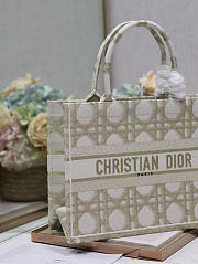 Dior Medium Book Tote White Gold Macrocannage 36 x 27.5 x 16.5 cm - 2