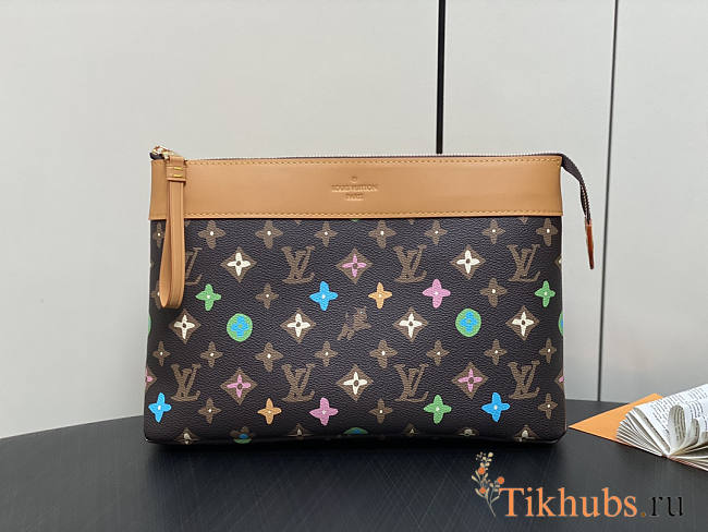 Louis Vuitton LV Pochette Voyage Souple Chocolate 30 x 21 x 7.5 cm - 1