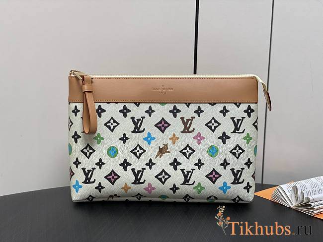 Louis Vuitton LV Pochette Voyage Souple White 30 x 21 x 7.5 cm - 1