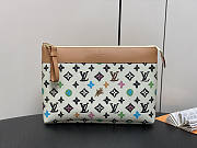 Louis Vuitton LV Pochette Voyage Souple White 30 x 21 x 7.5 cm - 1