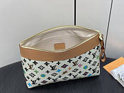 Louis Vuitton LV Pochette Voyage Souple White 30 x 21 x 7.5 cm - 5