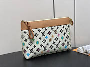 Louis Vuitton LV Pochette Voyage Souple White 30 x 21 x 7.5 cm - 2