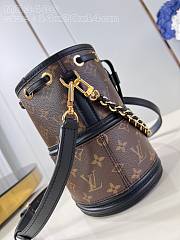 Louis Vuitton LV Canoé Monogram Bag 14 x 20.5 x 14 cm - 6