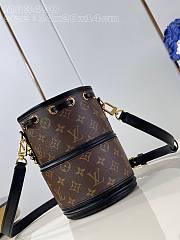 Louis Vuitton LV Canoé Monogram Bag 14 x 20.5 x 14 cm - 4