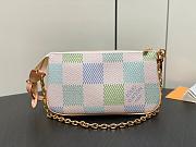 Louis Vuitton LV Pochette Accessoires Pistachio 23.5 x 13.5 x 4 cm - 1