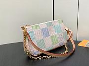 Louis Vuitton LV Pochette Accessoires Pistachio 23.5 x 13.5 x 4 cm - 3