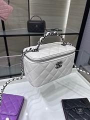 Chanel Top Handle Vanity Case White Bag 17x9.5x8cm - 2