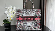 Dior Large Book Tote Ecru Dior 4 Saisons Printemps 42x35x18.5cm - 1