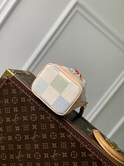 Louis Vuitton LV Nano Noé Pistachio Green 13 x 16 x 10 cm - 4